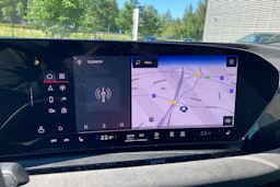 musta Audi SQ6 e-tron 2025 kuva 18.