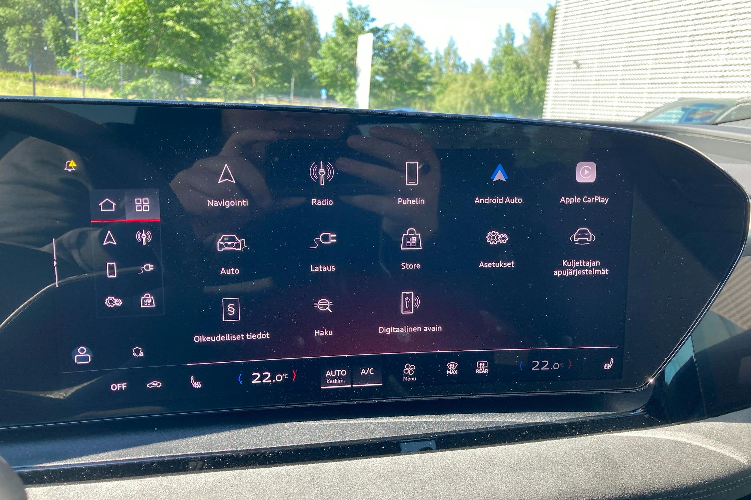 musta Audi SQ6 e-tron 2025 kuva 19.