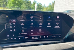 musta Audi SQ6 e-tron 2025 kuva 19.