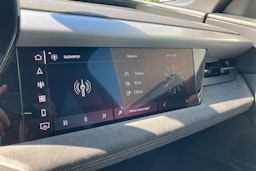 musta Audi SQ6 e-tron 2025 kuva 20.