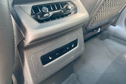 musta Audi SQ6 e-tron 2025 kuva 23.