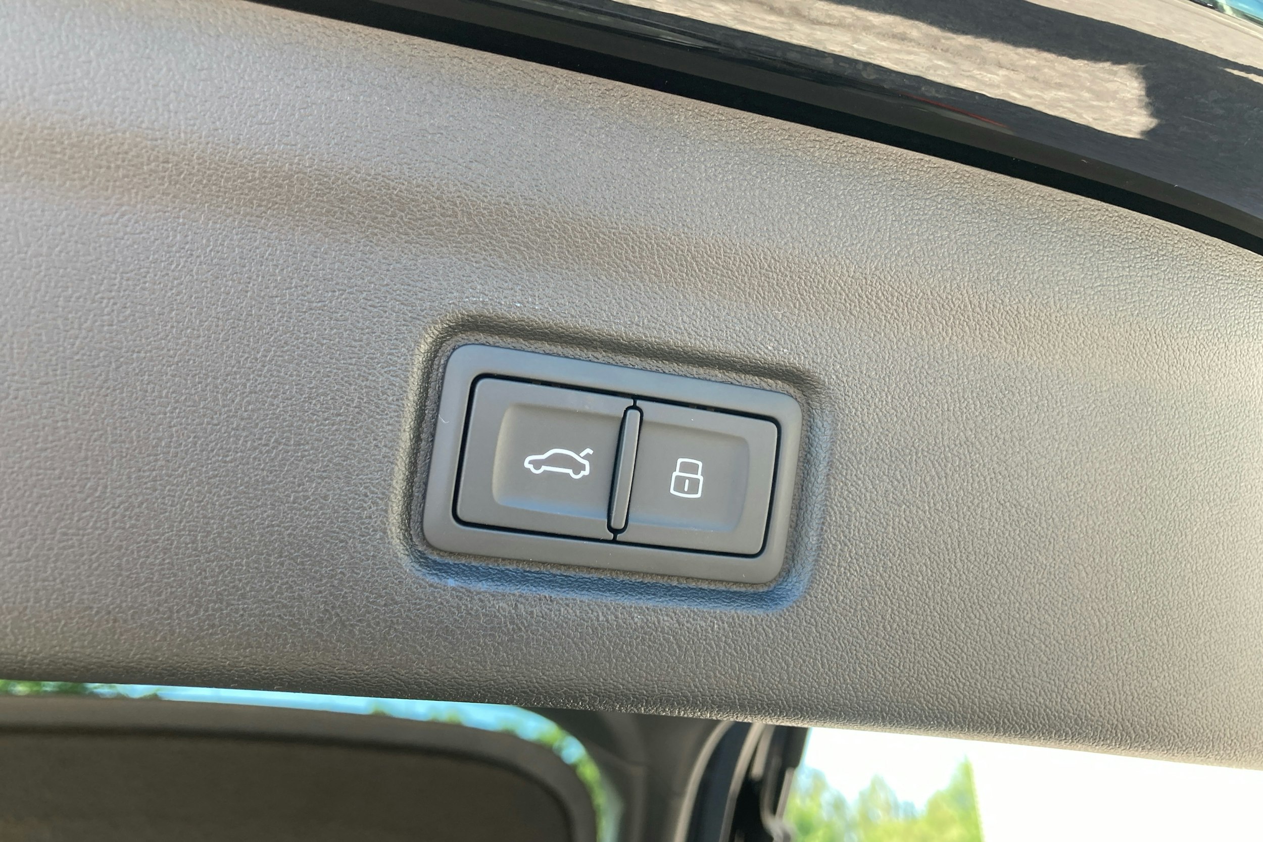 musta Audi SQ6 e-tron 2025 kuva 26.