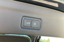musta Audi SQ6 e-tron 2025 kuva 26.
