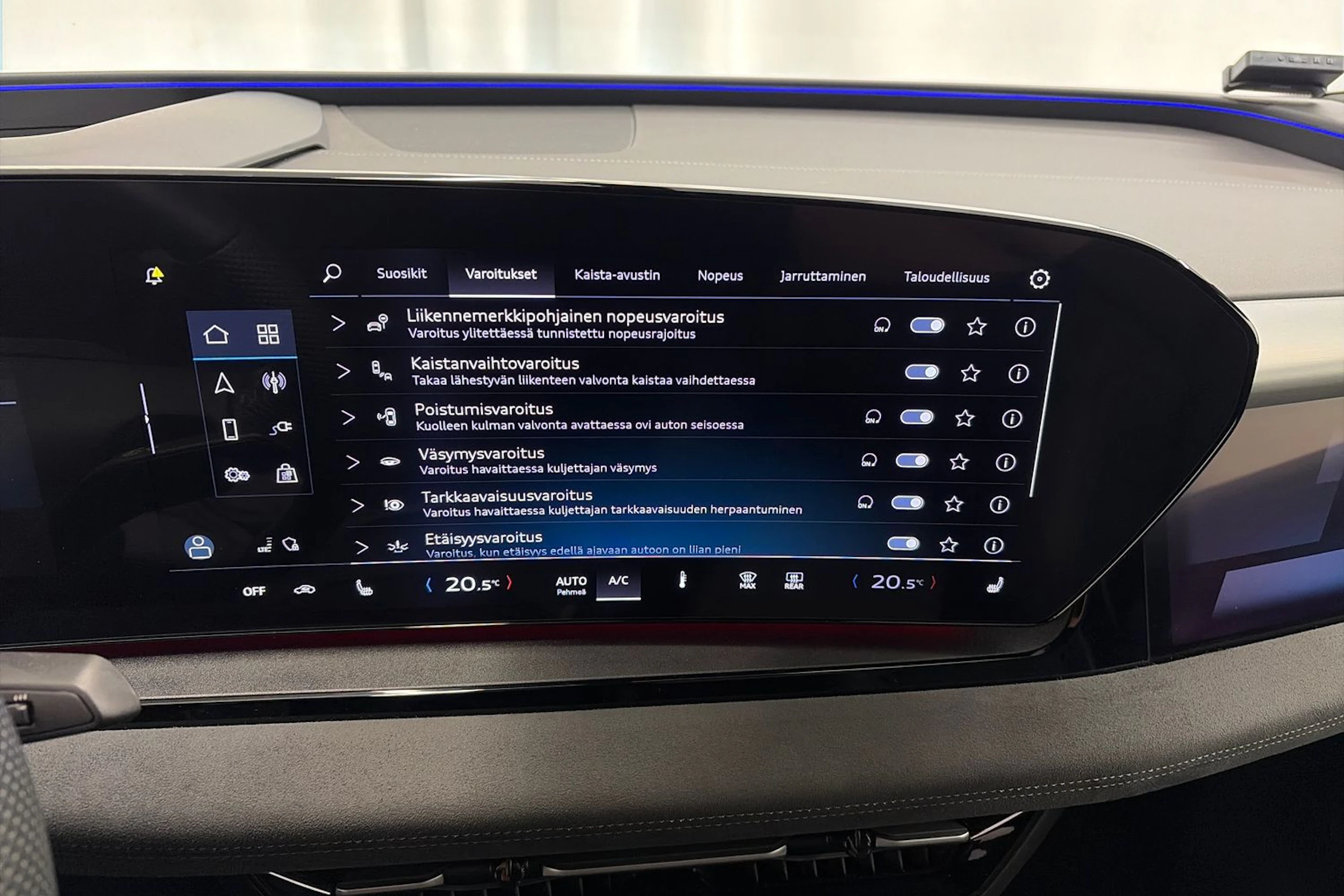 Musta Audi SQ6 e-tron 2025 kuva 31.