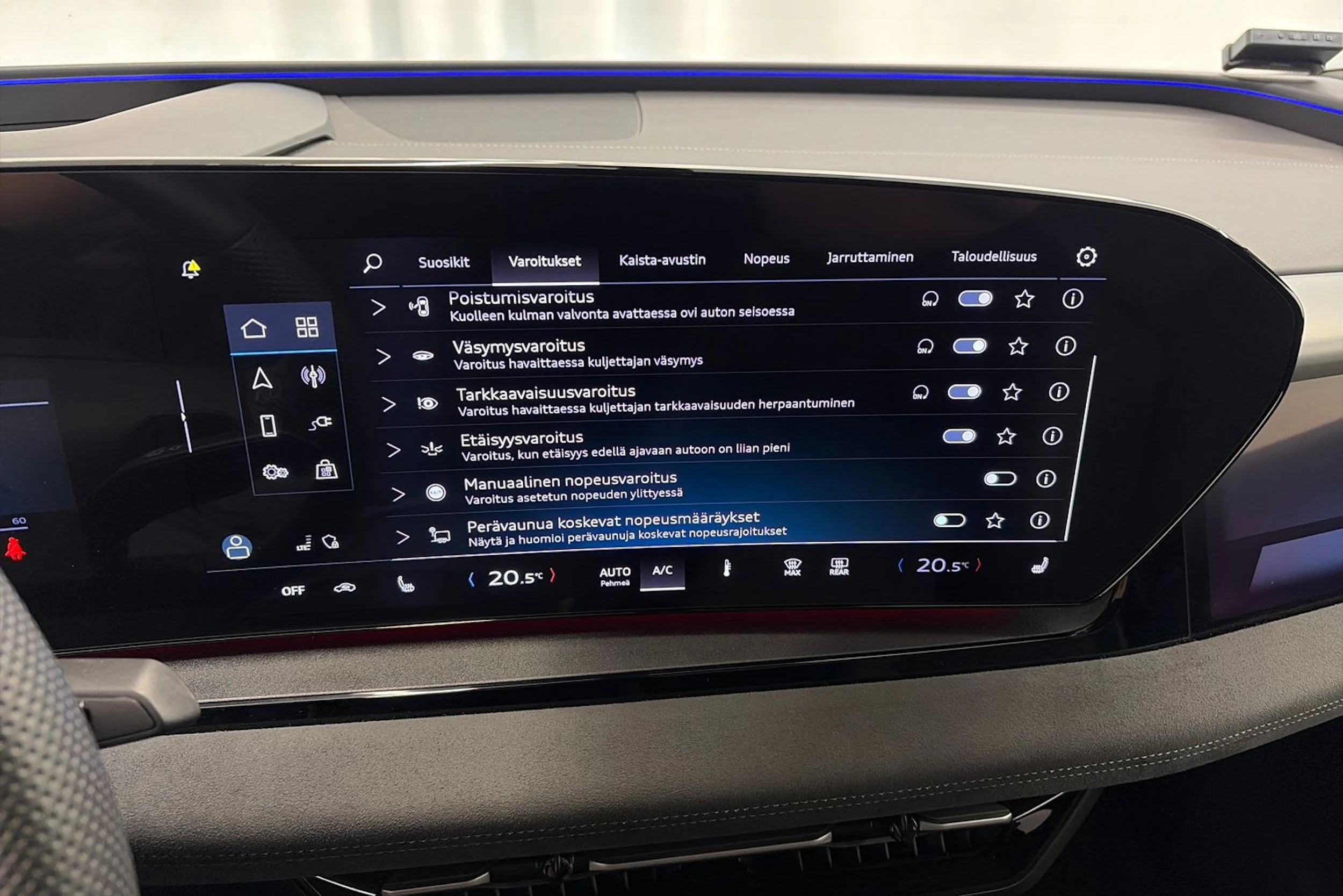 Musta Audi SQ6 e-tron 2025 kuva 32.