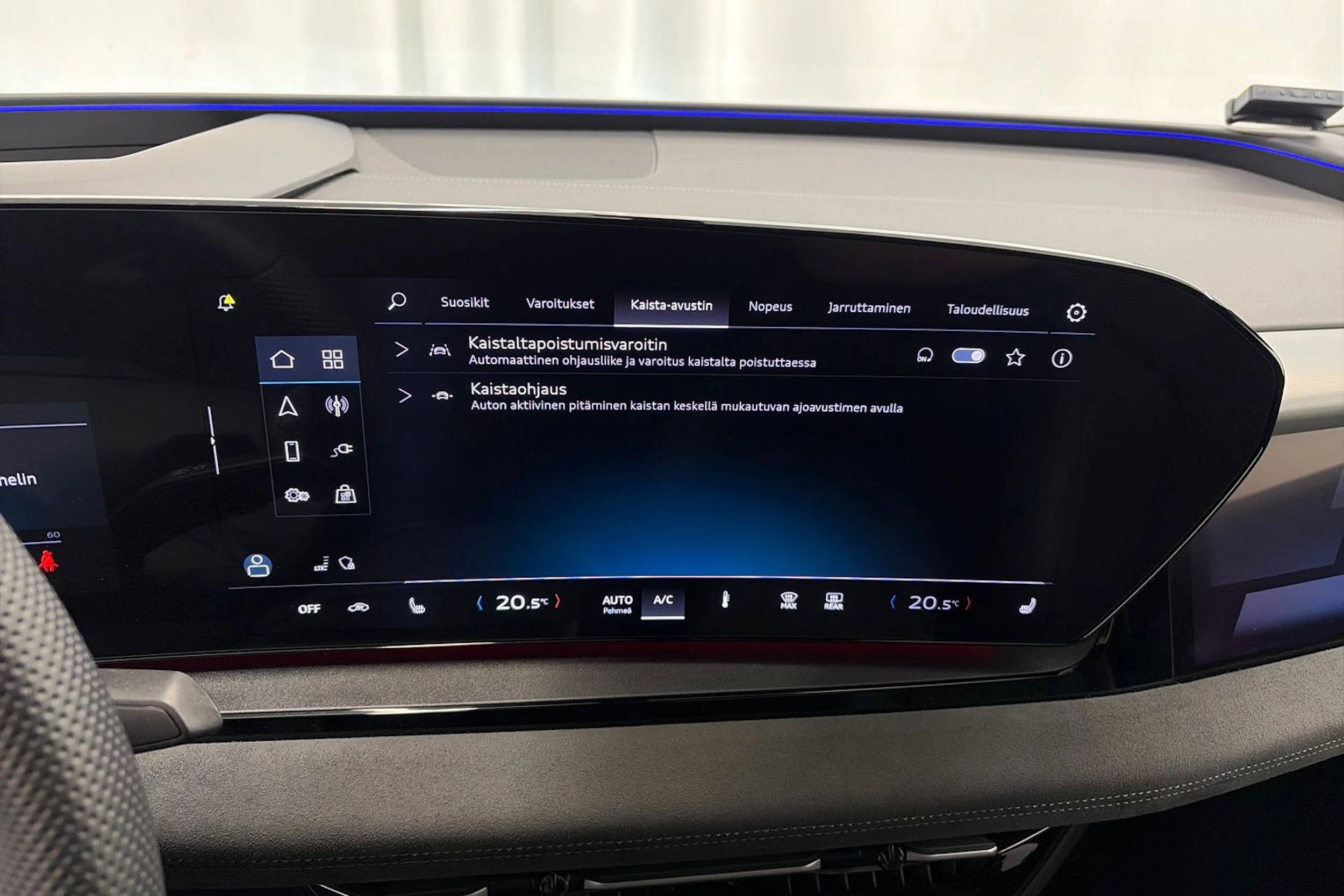 Musta Audi SQ6 e-tron 2025 kuva 33.