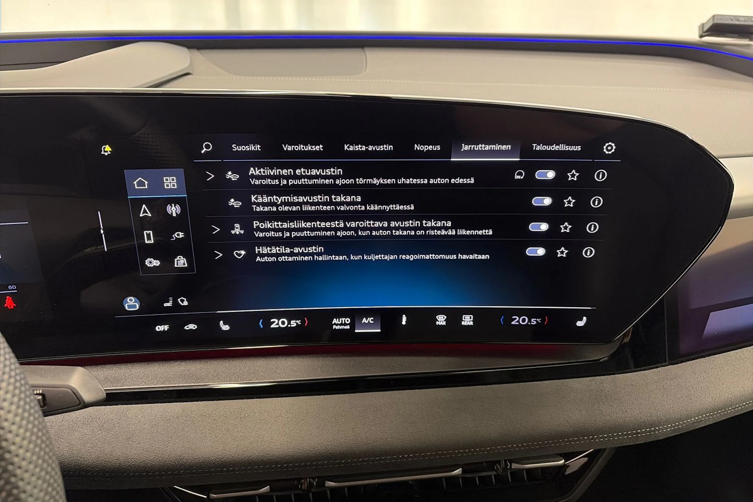 Musta Audi SQ6 e-tron 2025 kuva 34.
