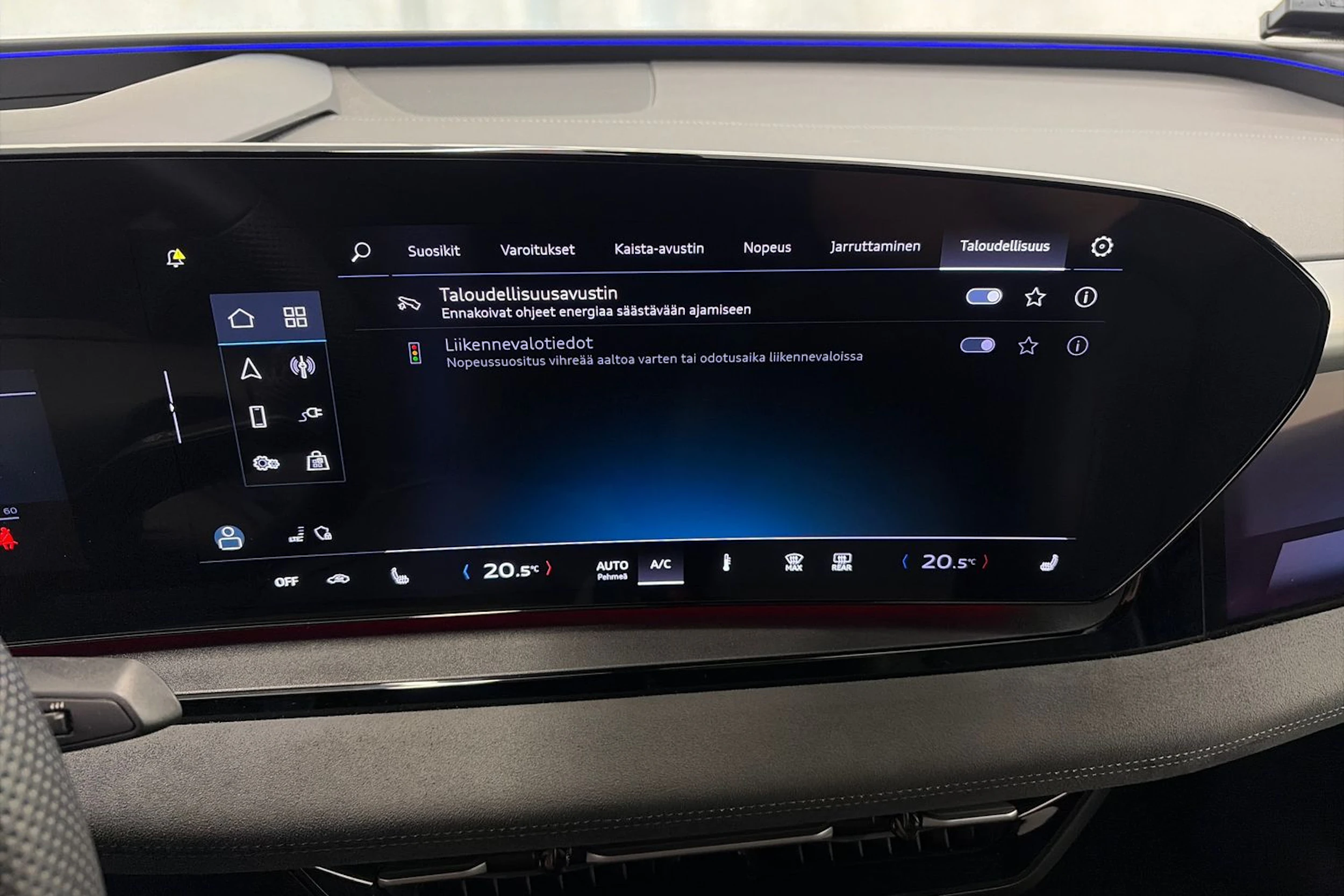 Musta Audi SQ6 e-tron 2025 kuva 35.