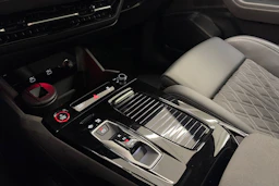 Musta Audi SQ6 e-tron 2025 kuva 37.