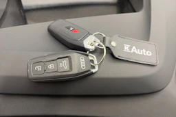 Musta Audi SQ6 e-tron 2025 kuva 40.