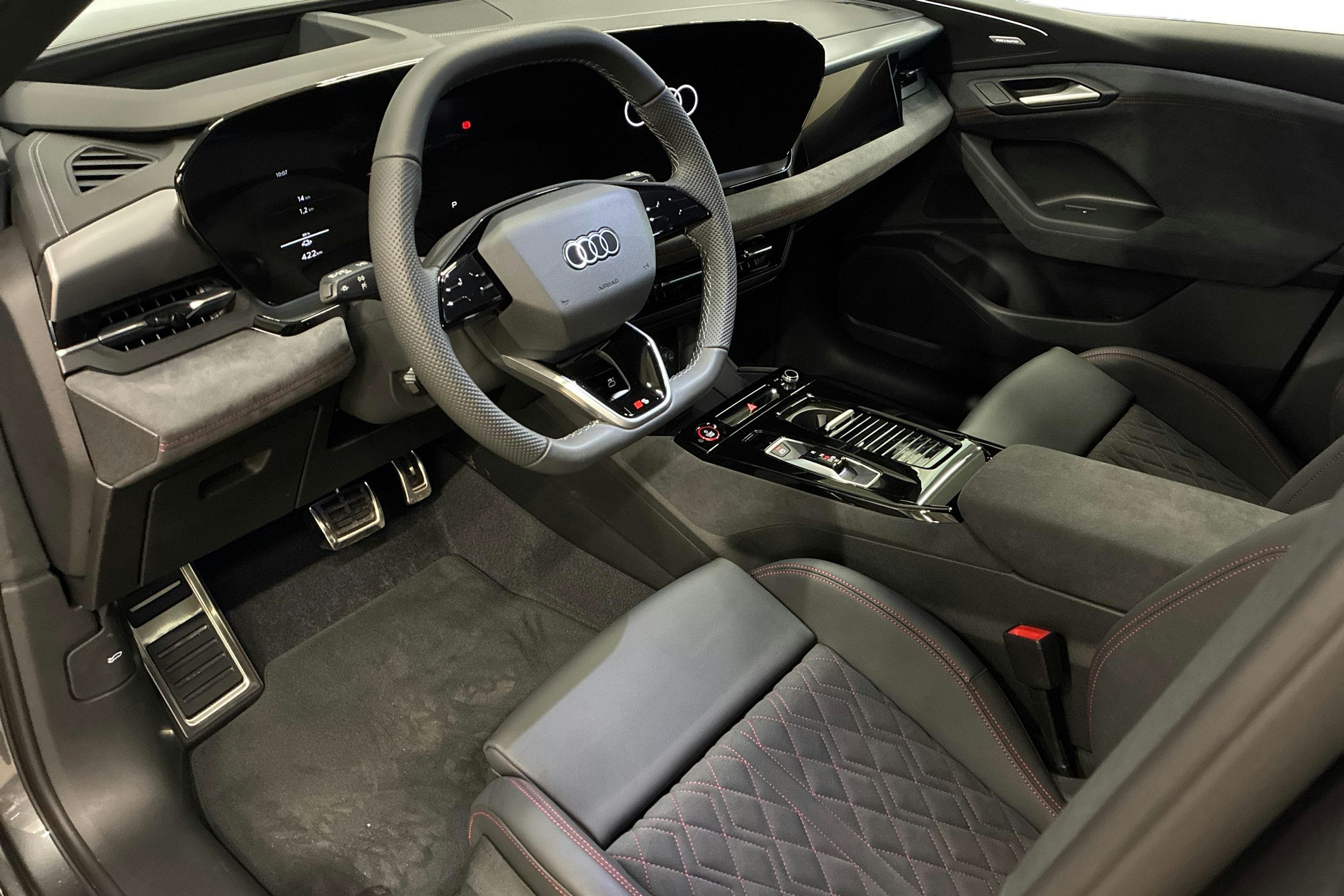 harmaa Audi SQ6 e-tron 2025 kuva 6.