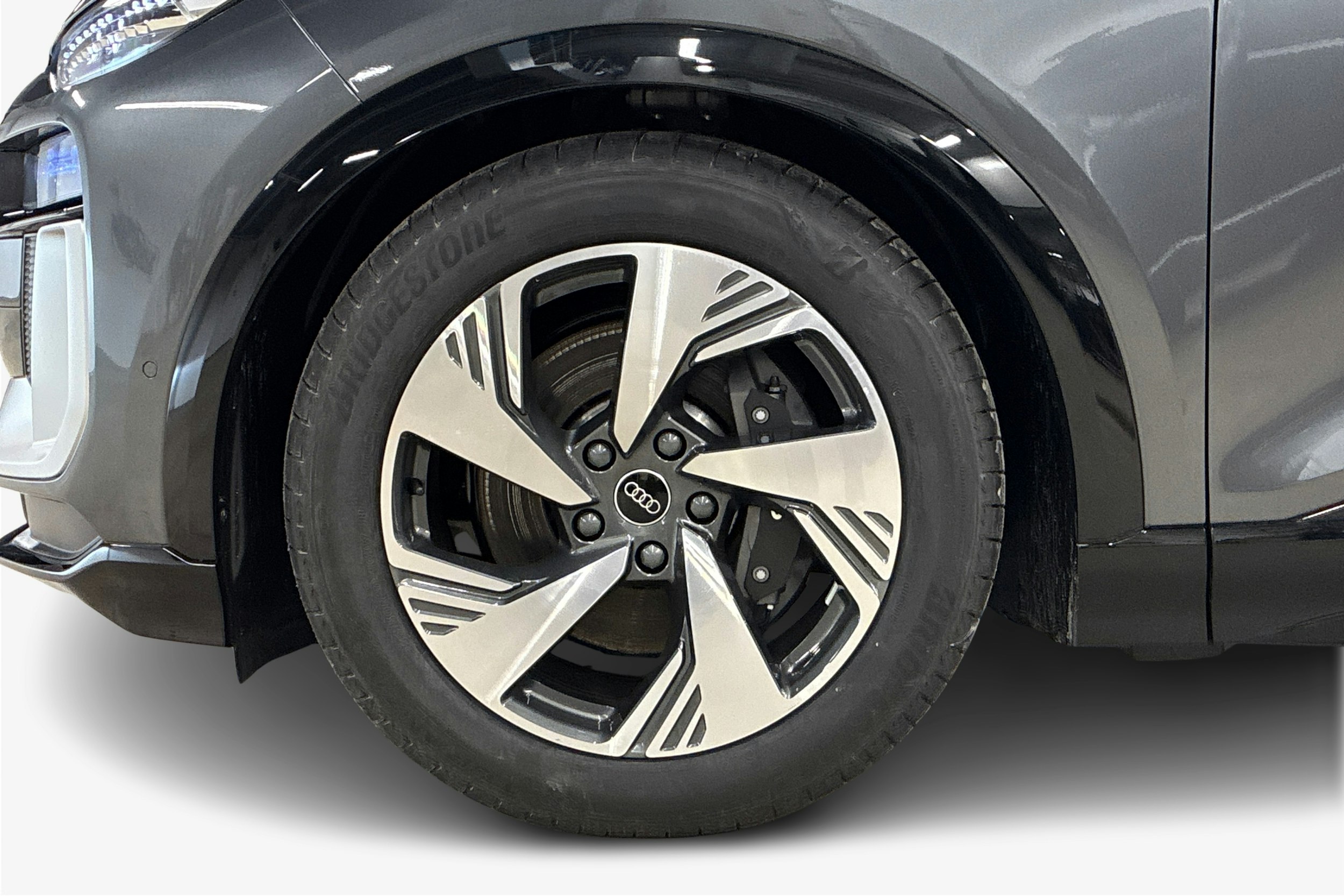 harmaa Audi SQ6 e-tron 2025 kuva 9.