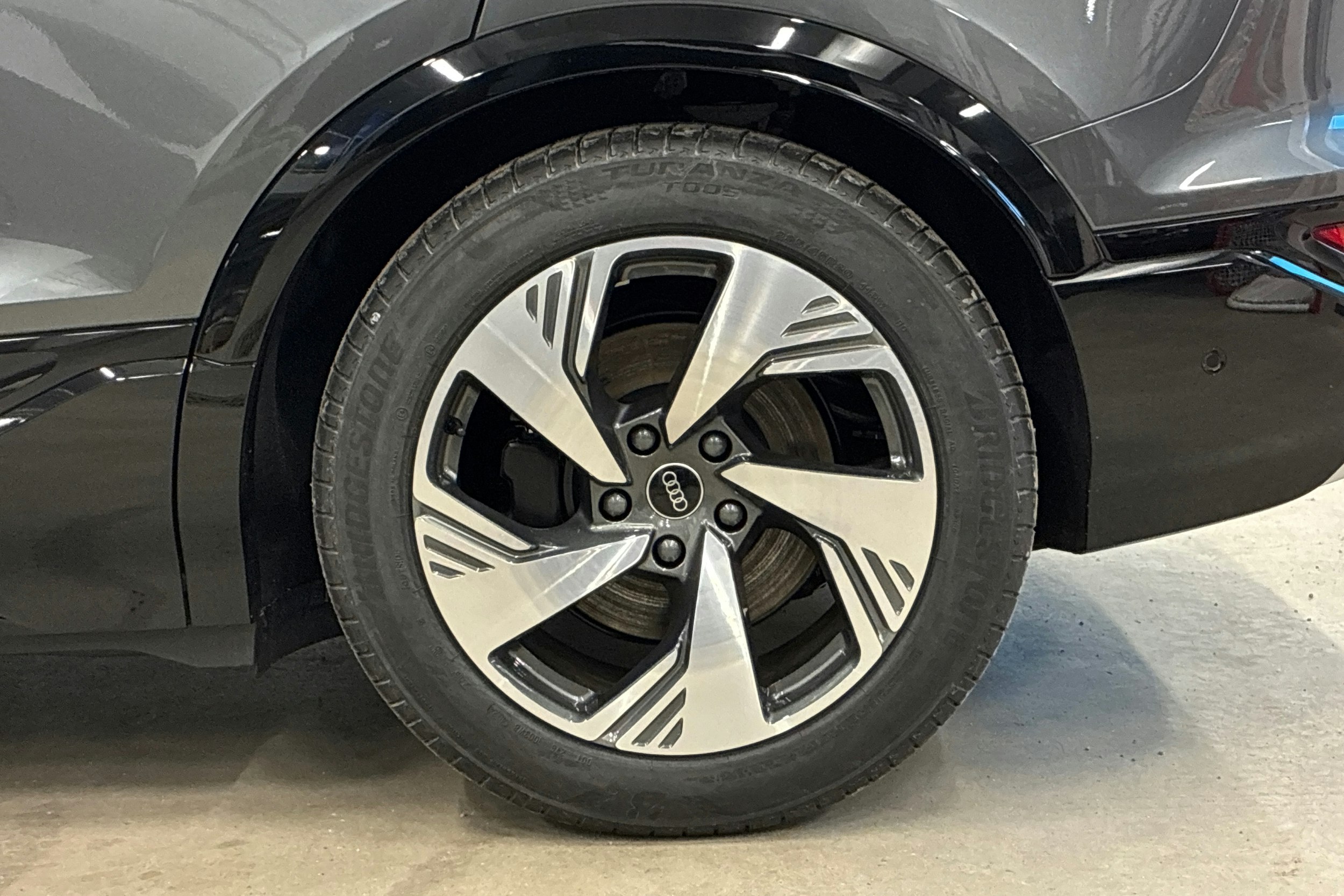 harmaa Audi SQ6 e-tron 2025 kuva 10.