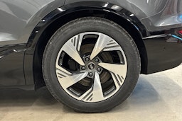 harmaa Audi SQ6 e-tron 2025 kuva 10.