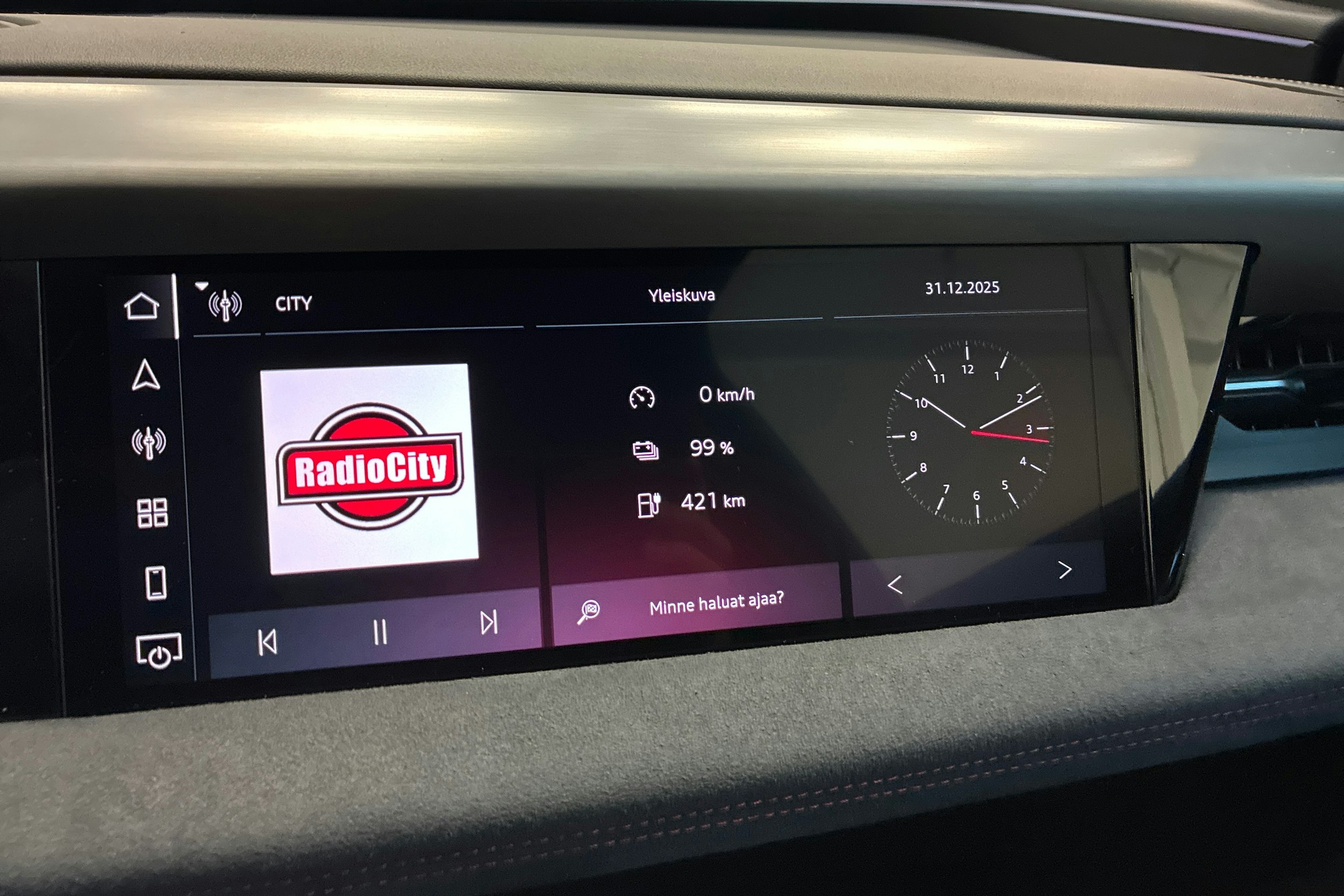 harmaa Audi SQ6 e-tron 2025 kuva 14.