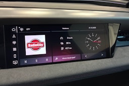 harmaa Audi SQ6 e-tron 2025 kuva 14.