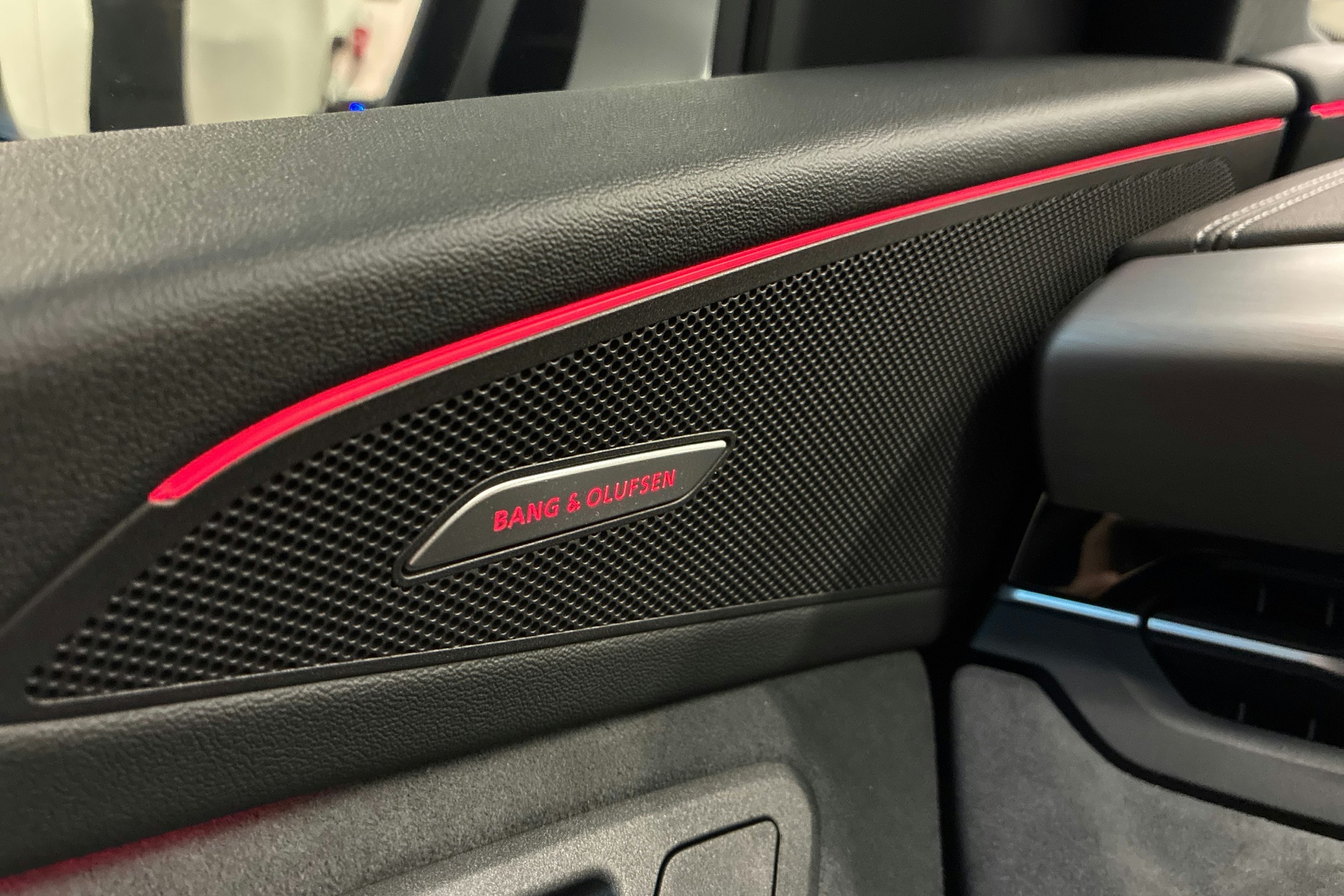 harmaa Audi SQ6 e-tron 2025 kuva 15.