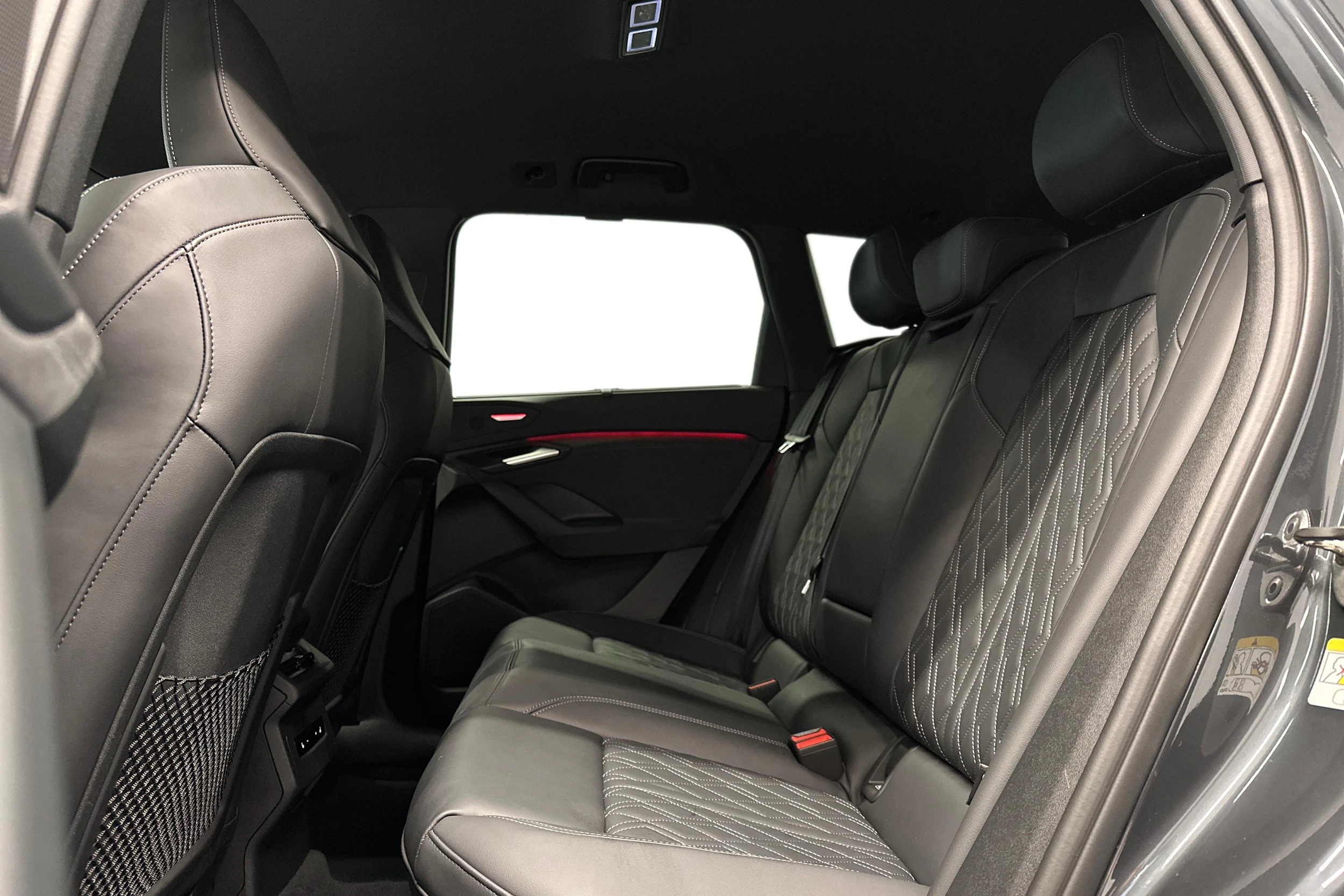 harmaa Audi SQ6 e-tron 2025 kuva 8.