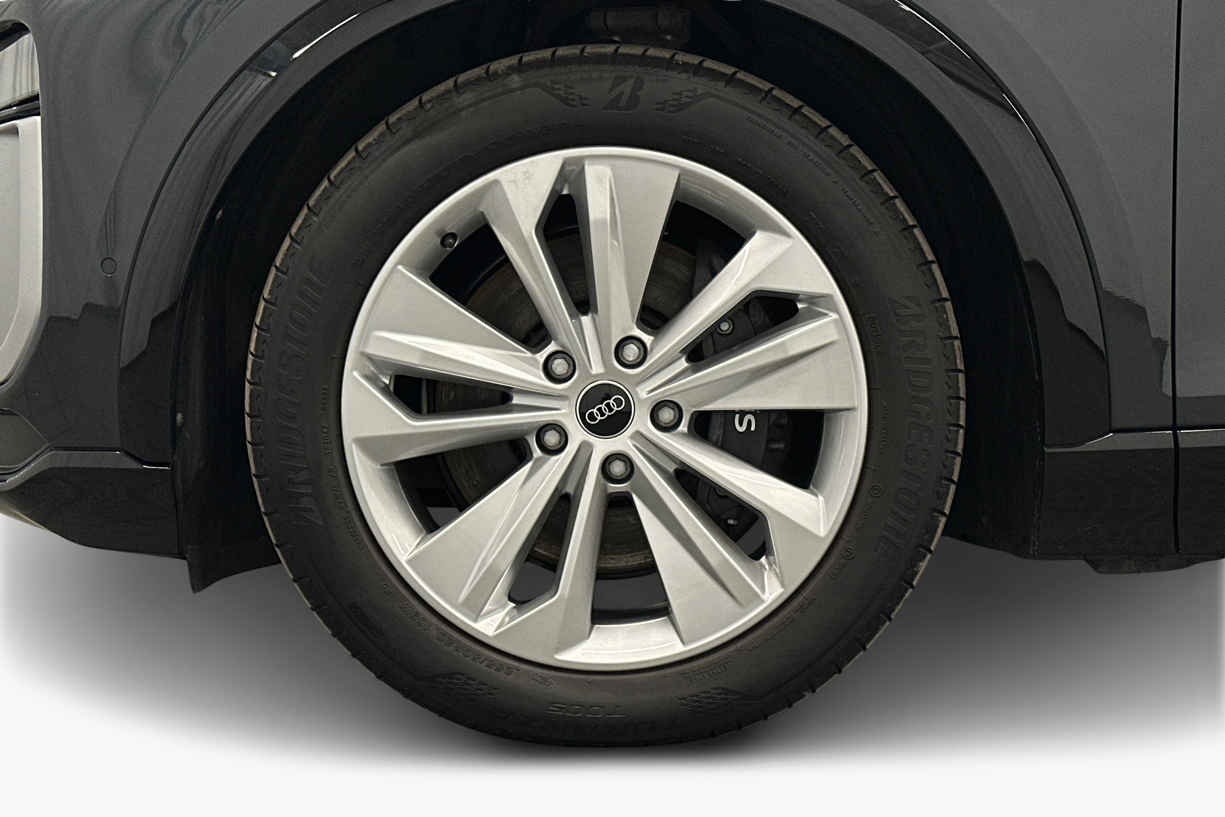 harmaa Audi SQ6 e-tron 2025 kuva 9.