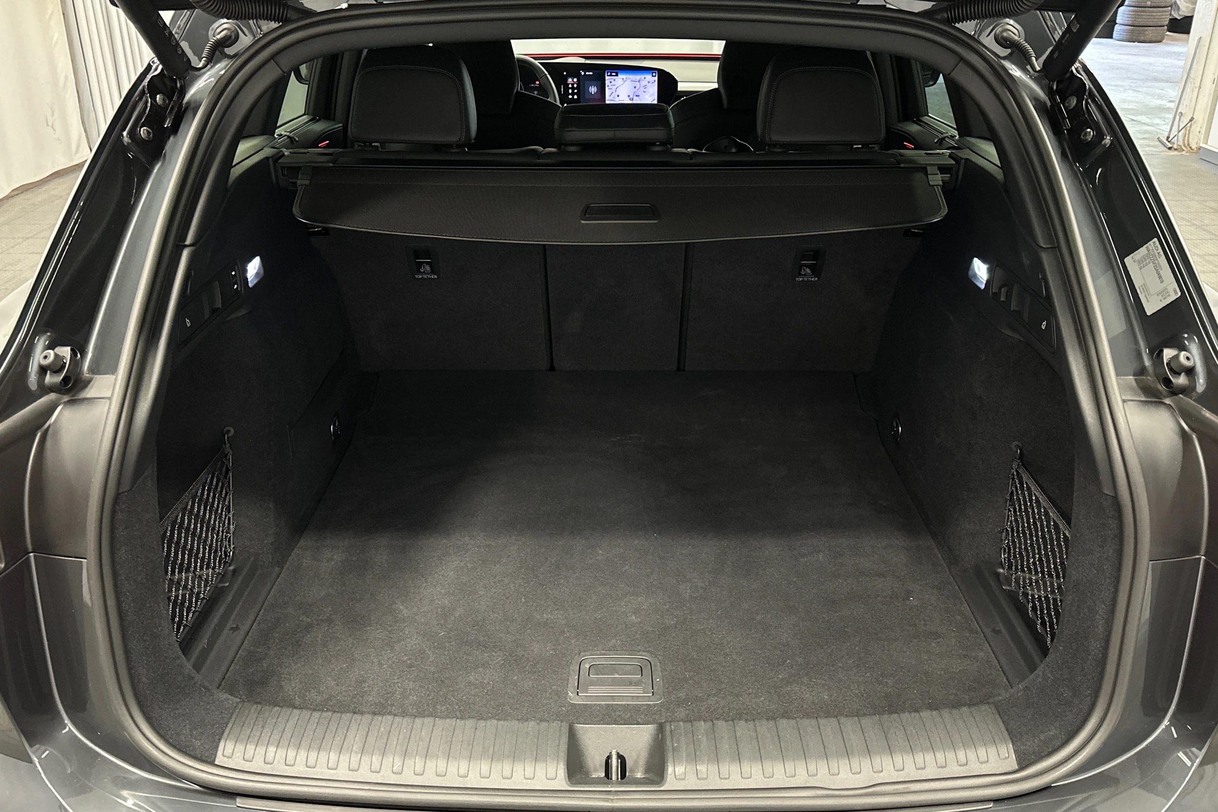 harmaa Audi SQ6 e-tron 2025 kuva 11.