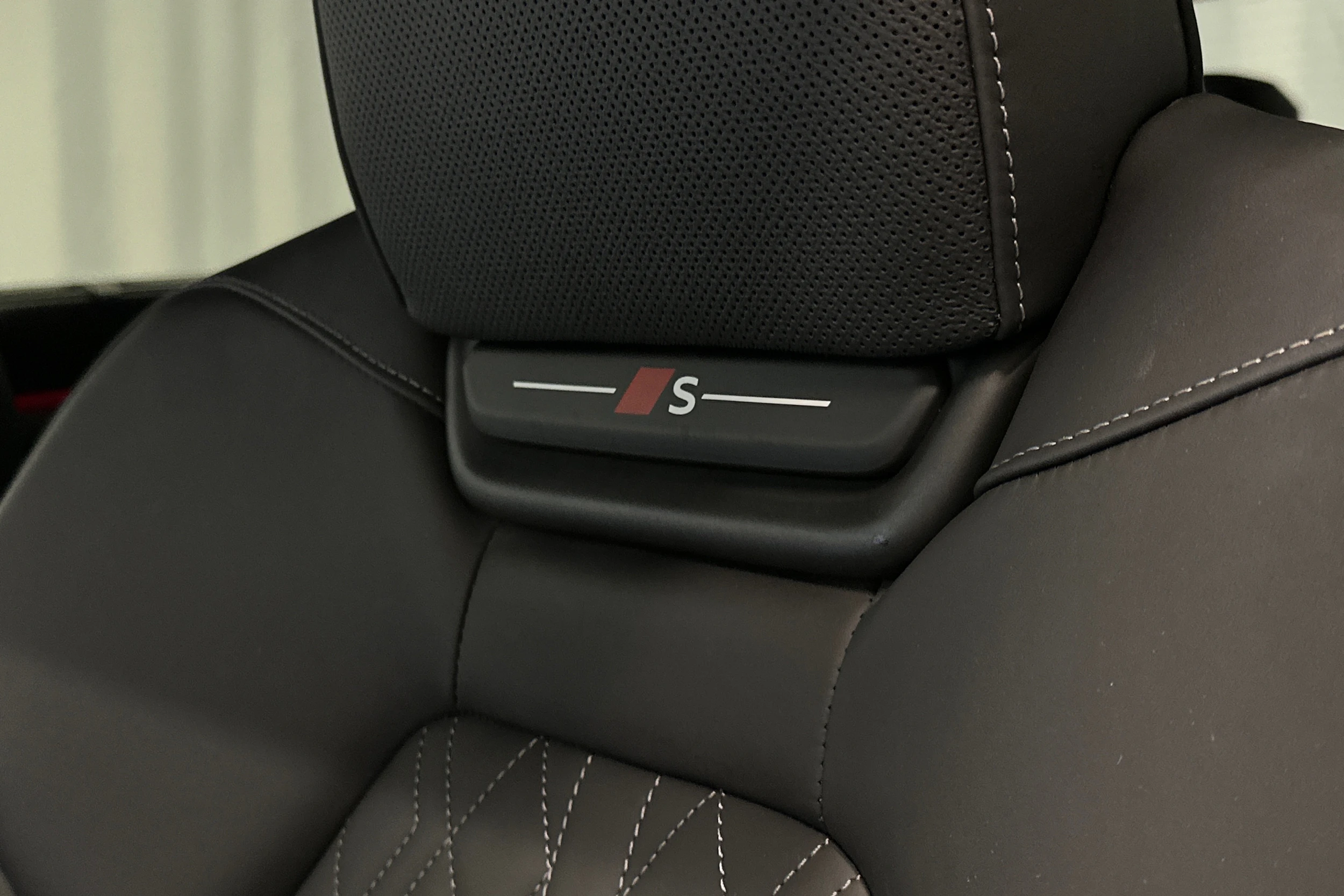 harmaa Audi SQ6 e-tron 2025 kuva 15.