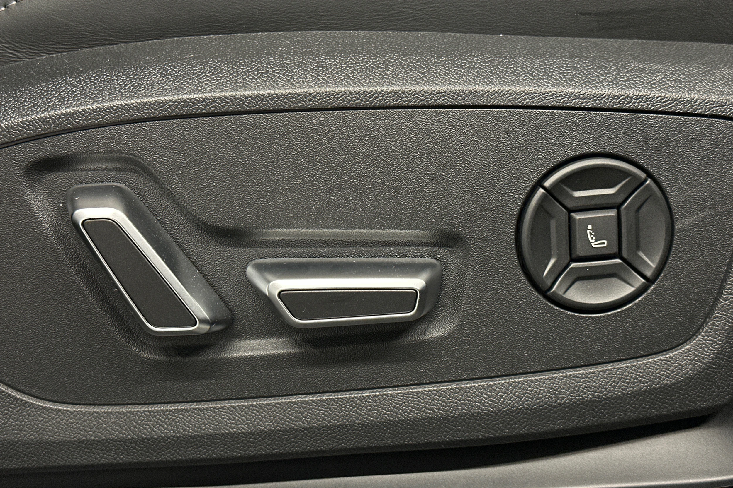 harmaa Audi SQ6 e-tron 2025 kuva 18.