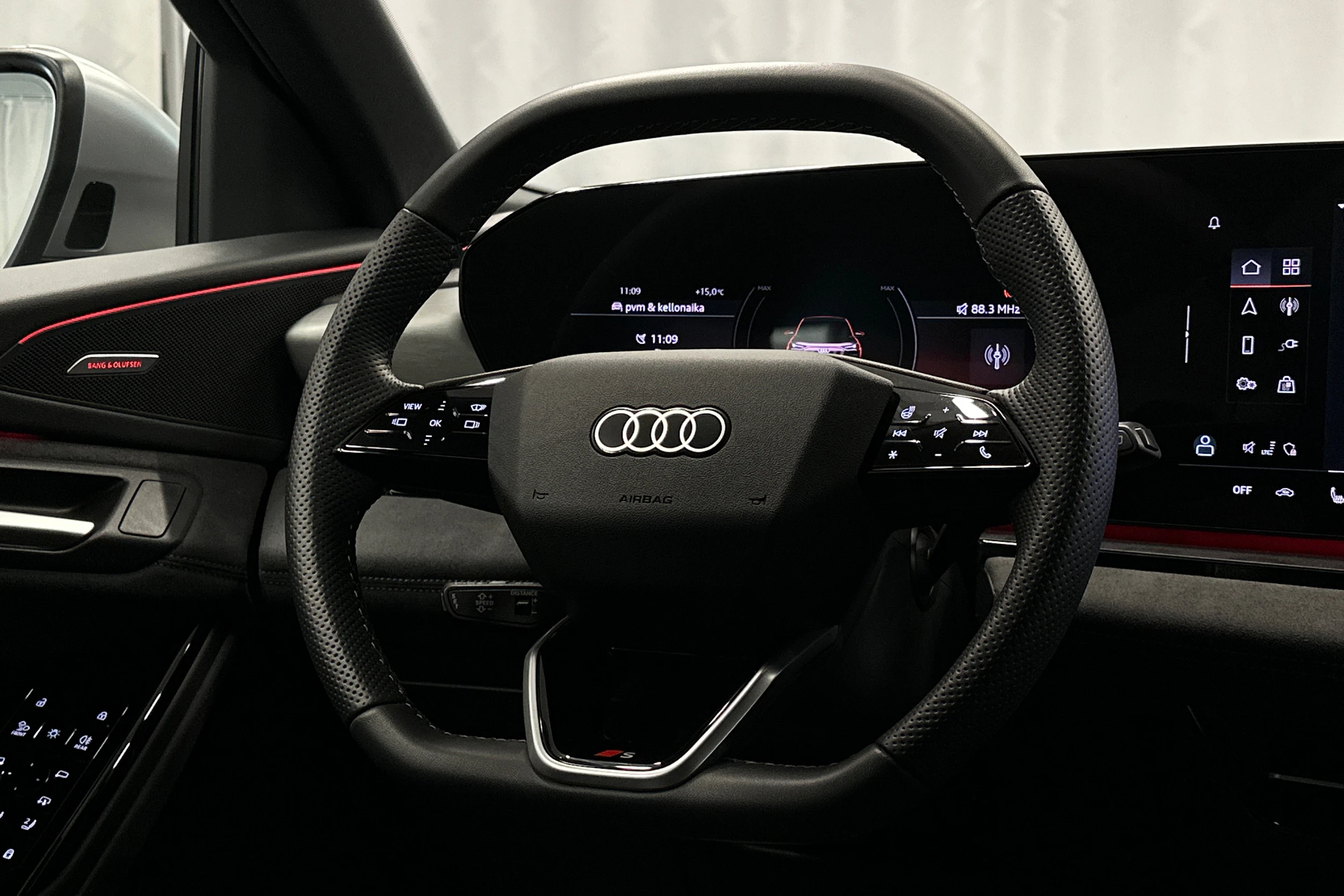 harmaa Audi SQ6 e-tron 2025 kuva 20.