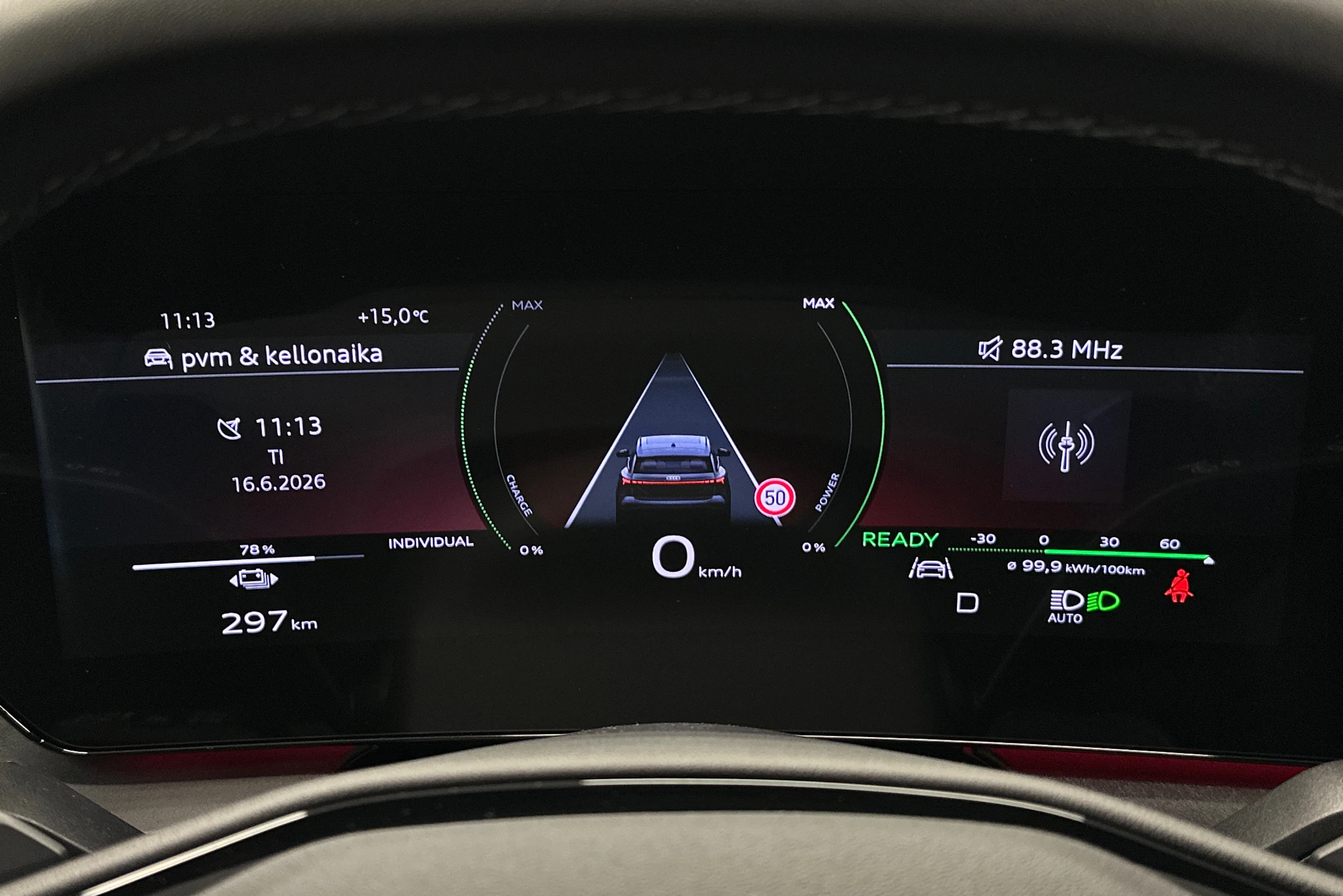 harmaa Audi SQ6 e-tron 2025 kuva 24.