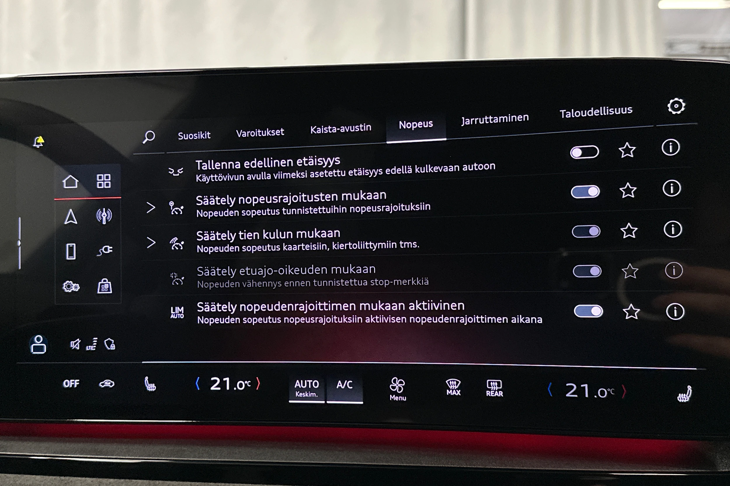 harmaa Audi SQ6 e-tron 2025 kuva 33.