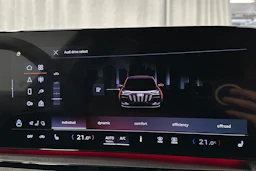 harmaa Audi SQ6 e-tron 2025 kuva 37.