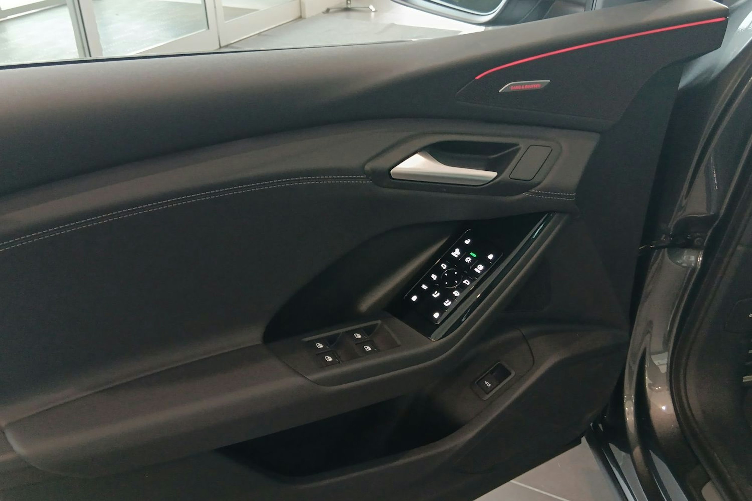daytona harmaa Audi SQ6 e-tron 2025 kuva 23.