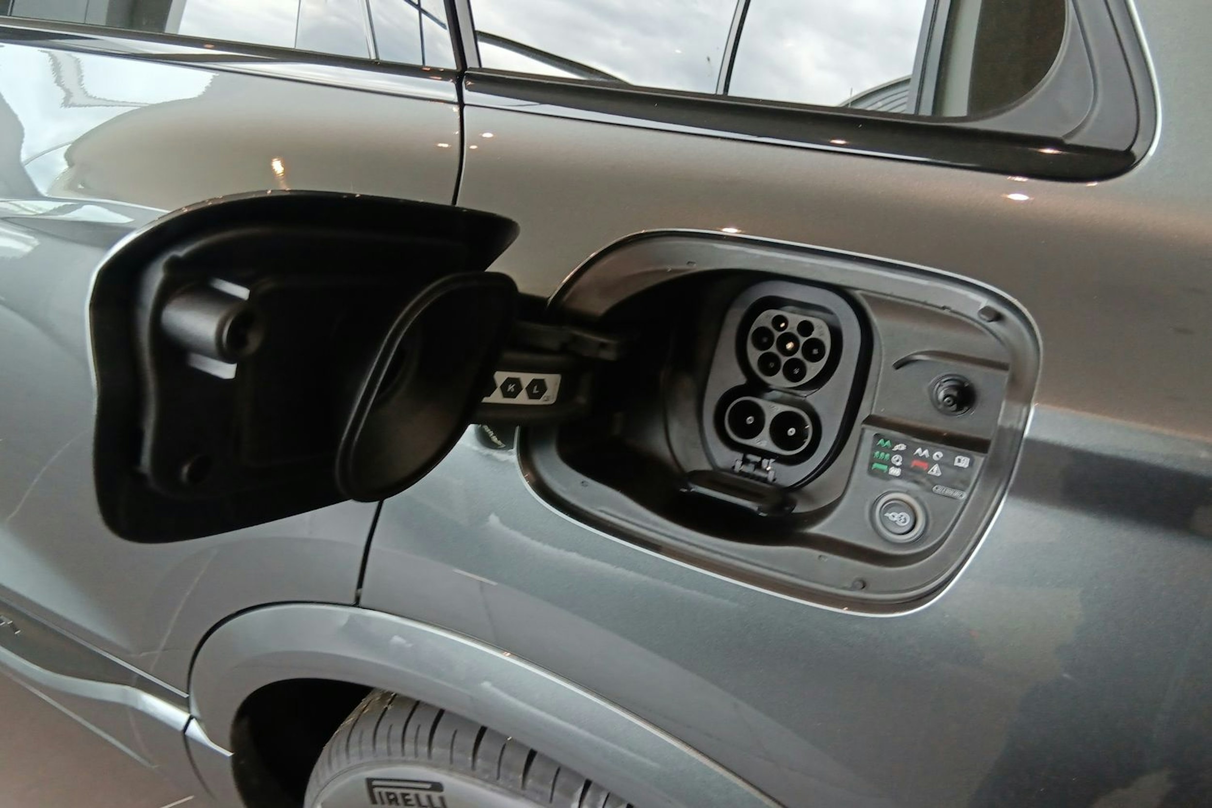 daytona harmaa Audi SQ6 e-tron 2025 kuva 27.