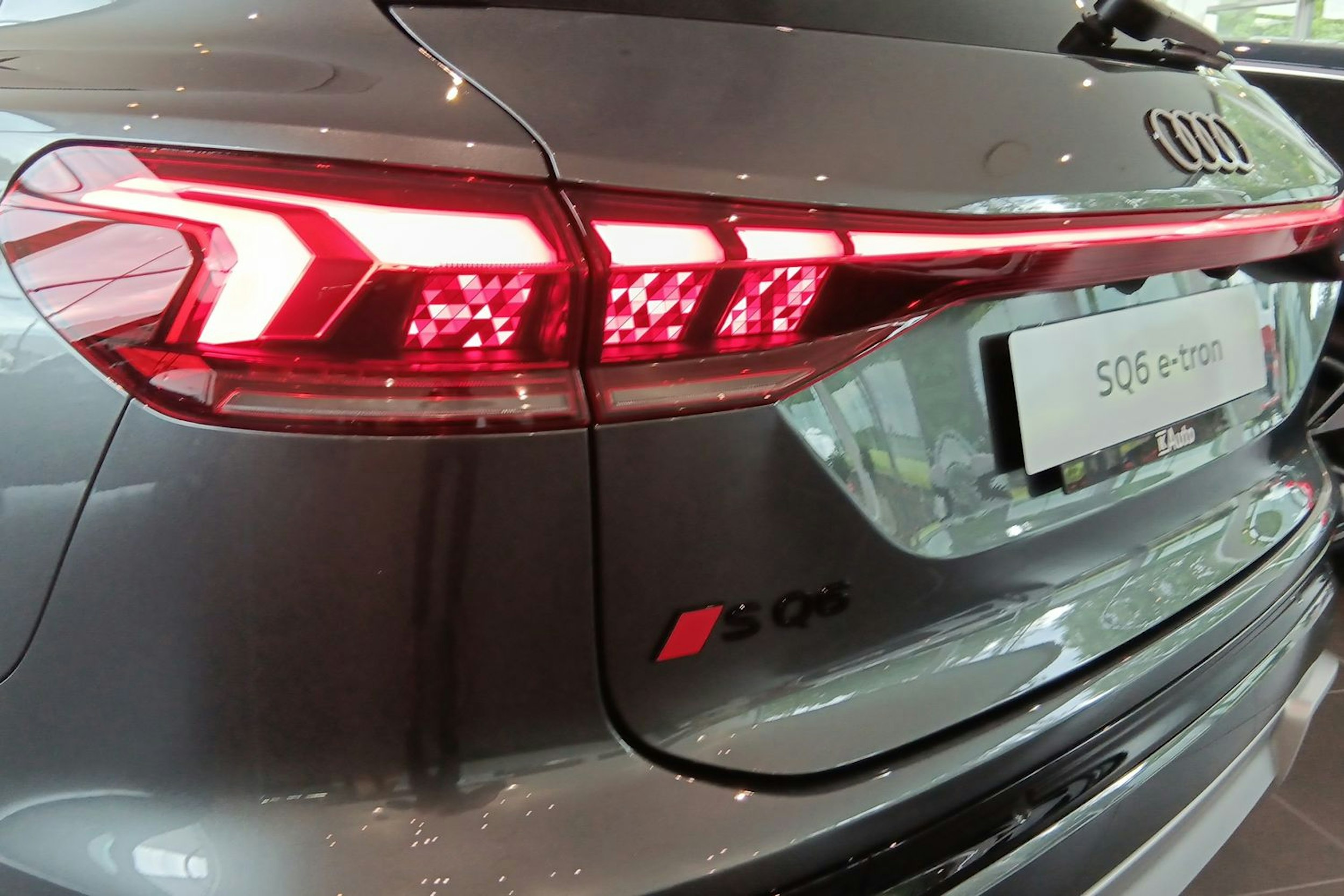 daytona harmaa Audi SQ6 e-tron 2025 kuva 30.