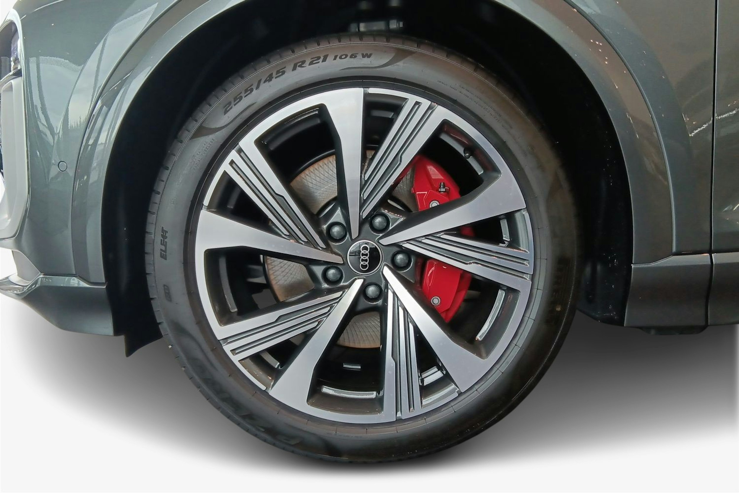 daytona harmaa Audi SQ6 e-tron 2025 kuva 32.
