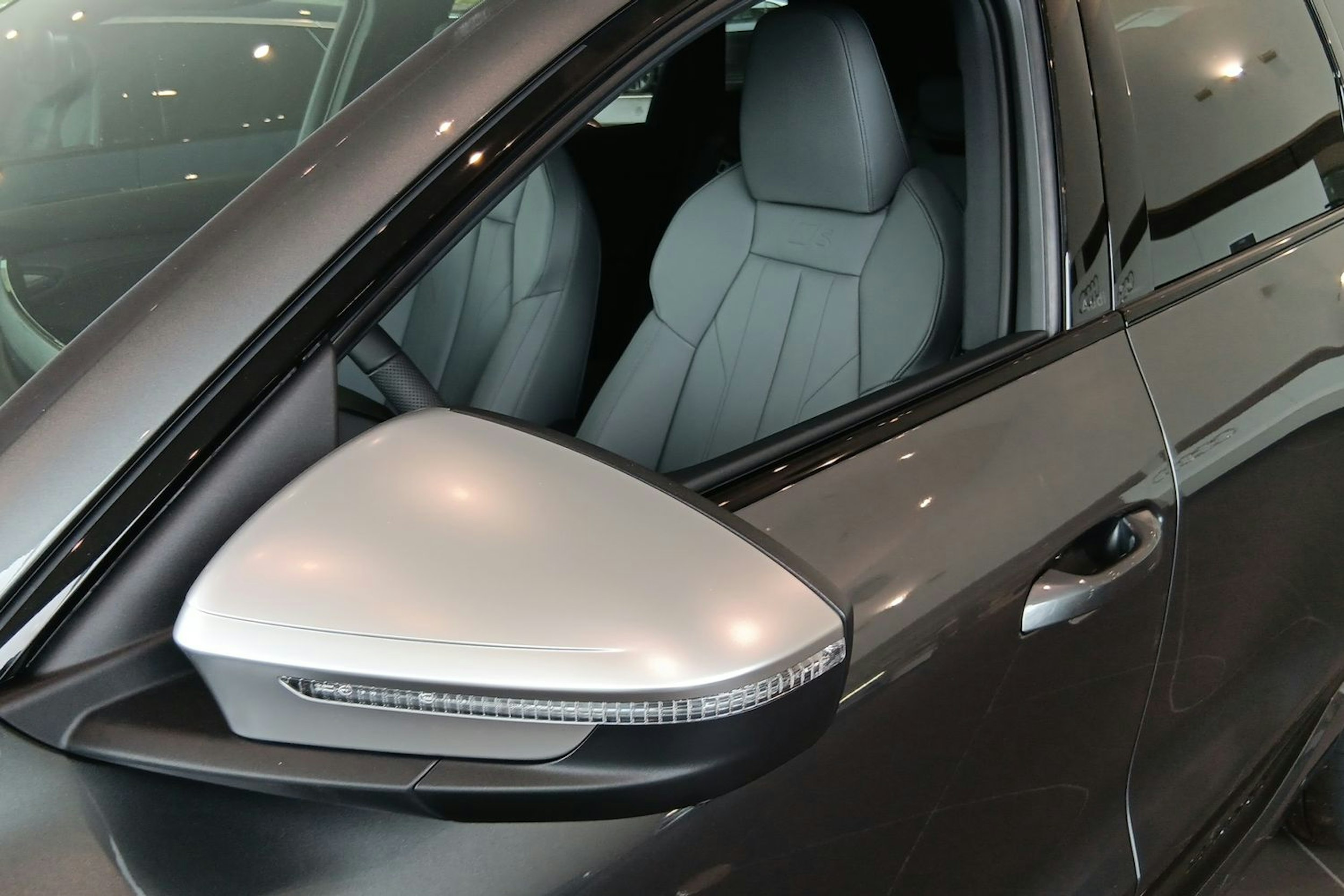 daytona harmaa Audi SQ6 e-tron 2025 kuva 33.