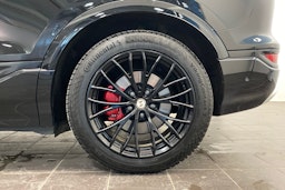 Musta Audi SQ6 e-tron 2025 kuva 10.