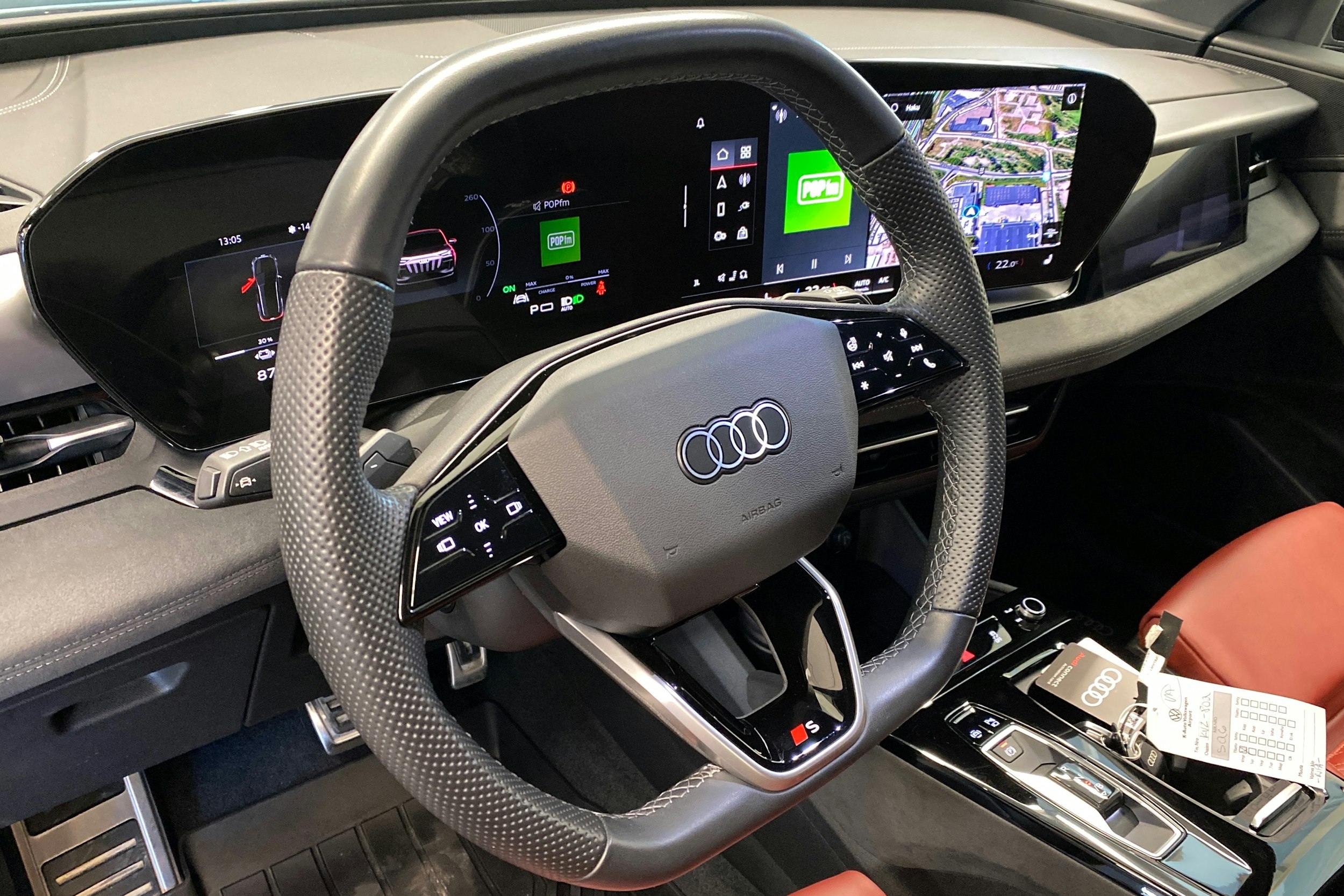 Musta Audi SQ6 e-tron 2025 kuva 11.