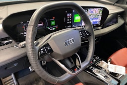 Musta Audi SQ6 e-tron 2025 kuva 11.