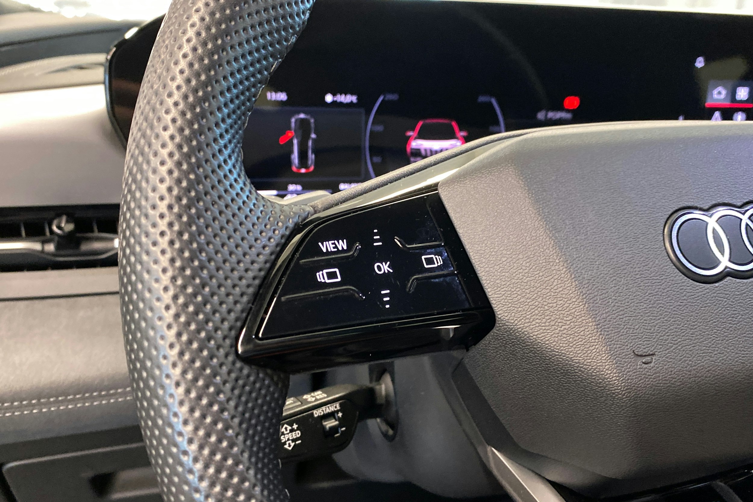 Musta Audi SQ6 e-tron 2025 kuva 12.