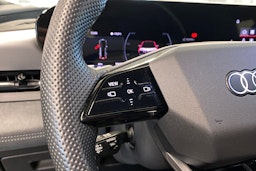 Musta Audi SQ6 e-tron 2025 kuva 12.