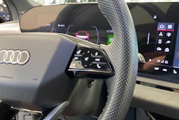 Musta Audi SQ6 e-tron 2025 kuva 13.