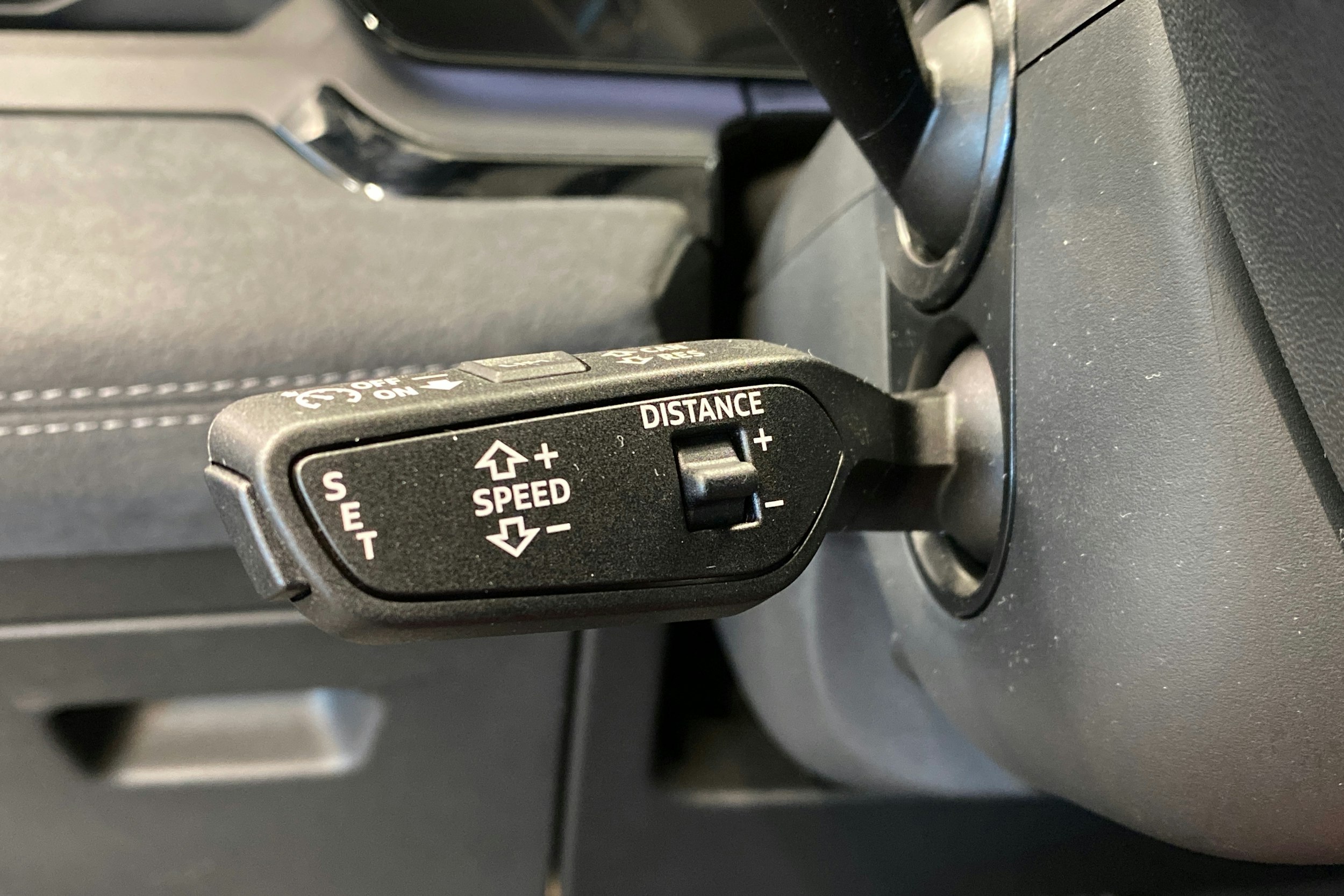 Musta Audi SQ6 e-tron 2025 kuva 14.