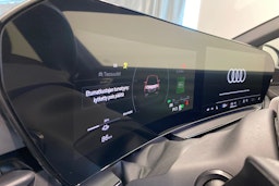 Musta Audi SQ6 e-tron 2025 kuva 15.