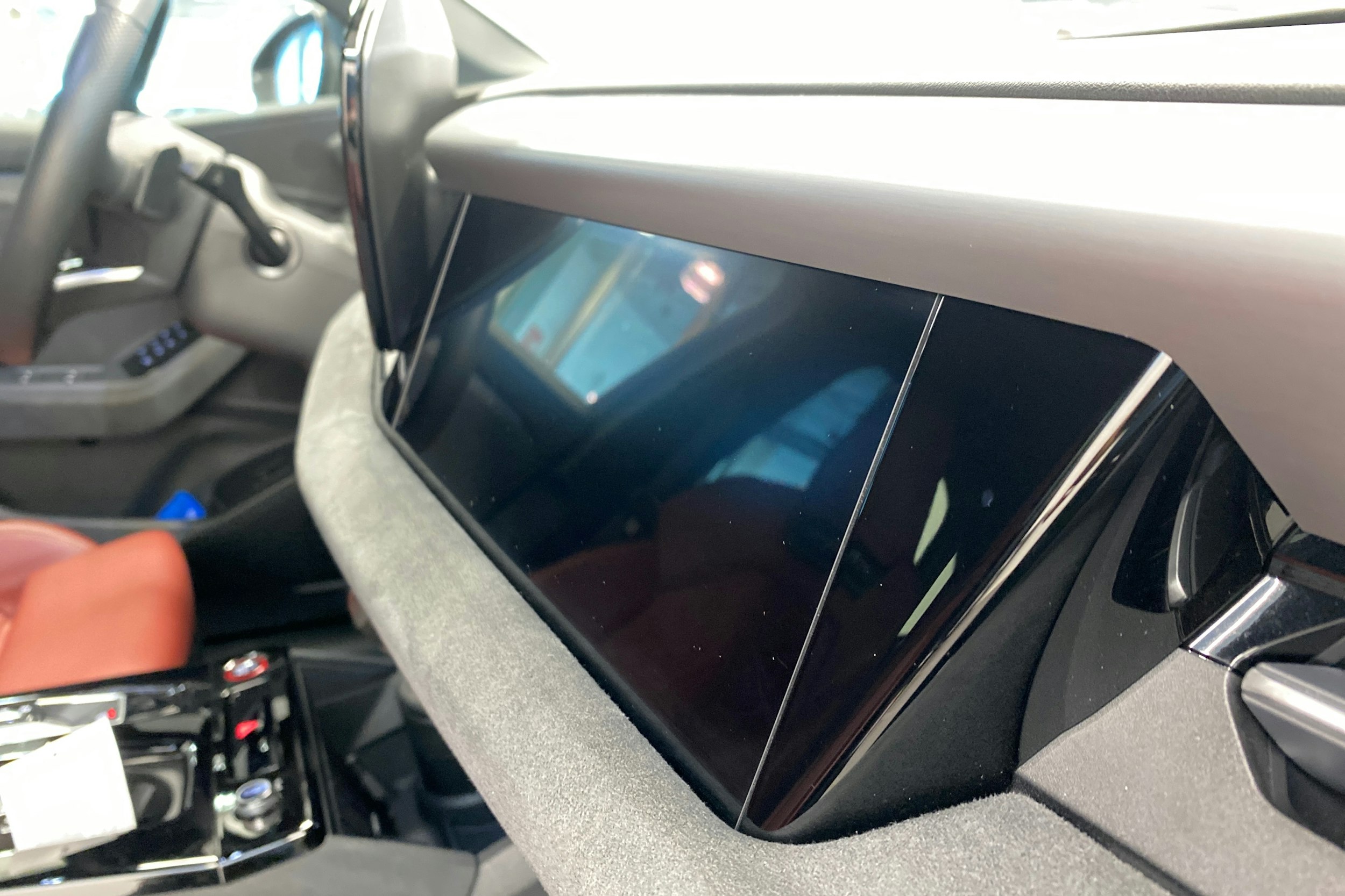 Musta Audi SQ6 e-tron 2025 kuva 17.