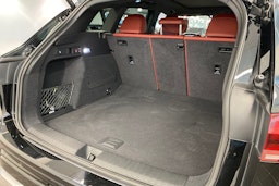 Musta Audi SQ6 e-tron 2025 kuva 23.