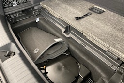 Musta Audi SQ6 e-tron 2025 kuva 26.