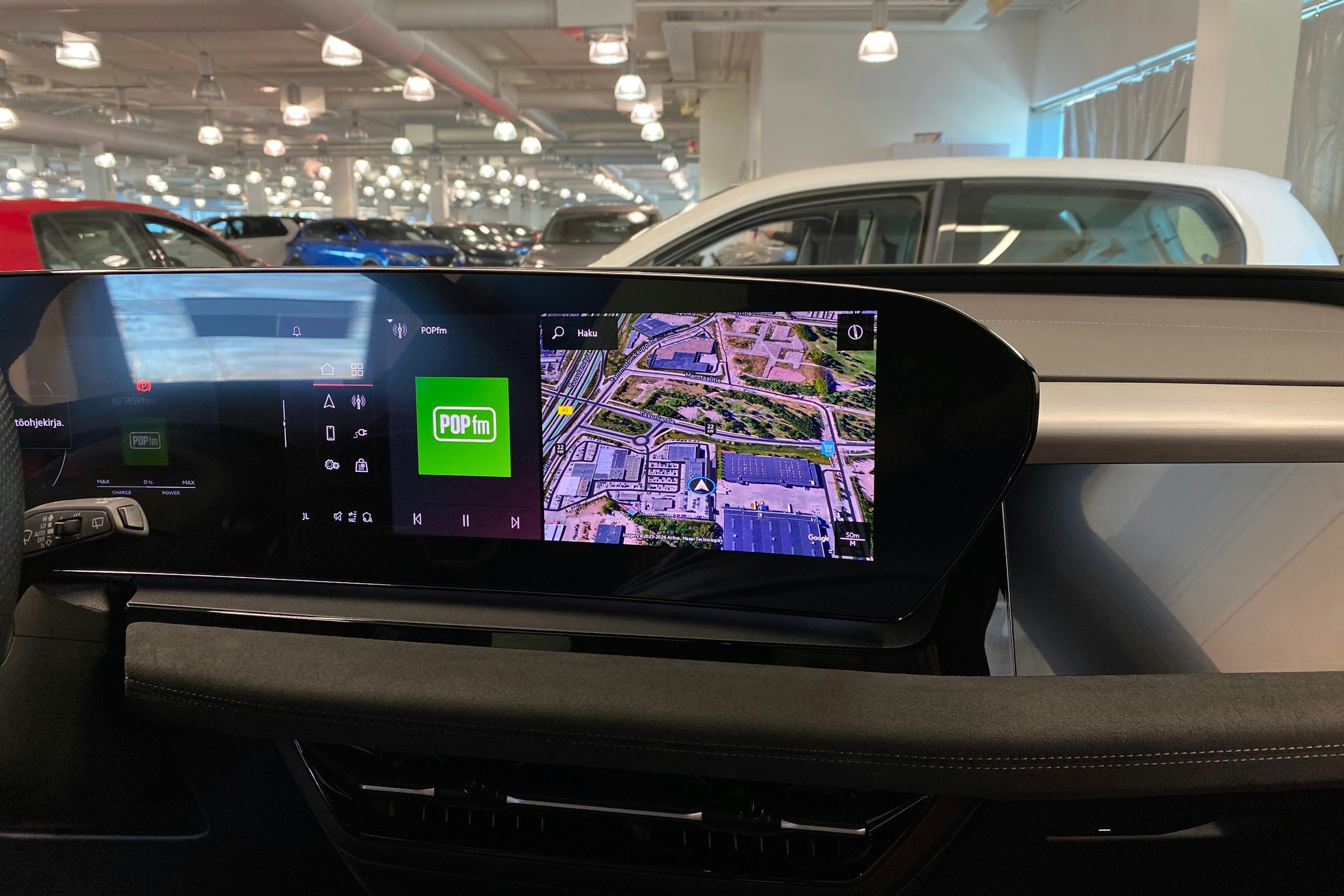 Musta Audi SQ6 e-tron 2025 kuva 30.