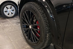 Musta Audi SQ6 e-tron 2025 kuva 34.