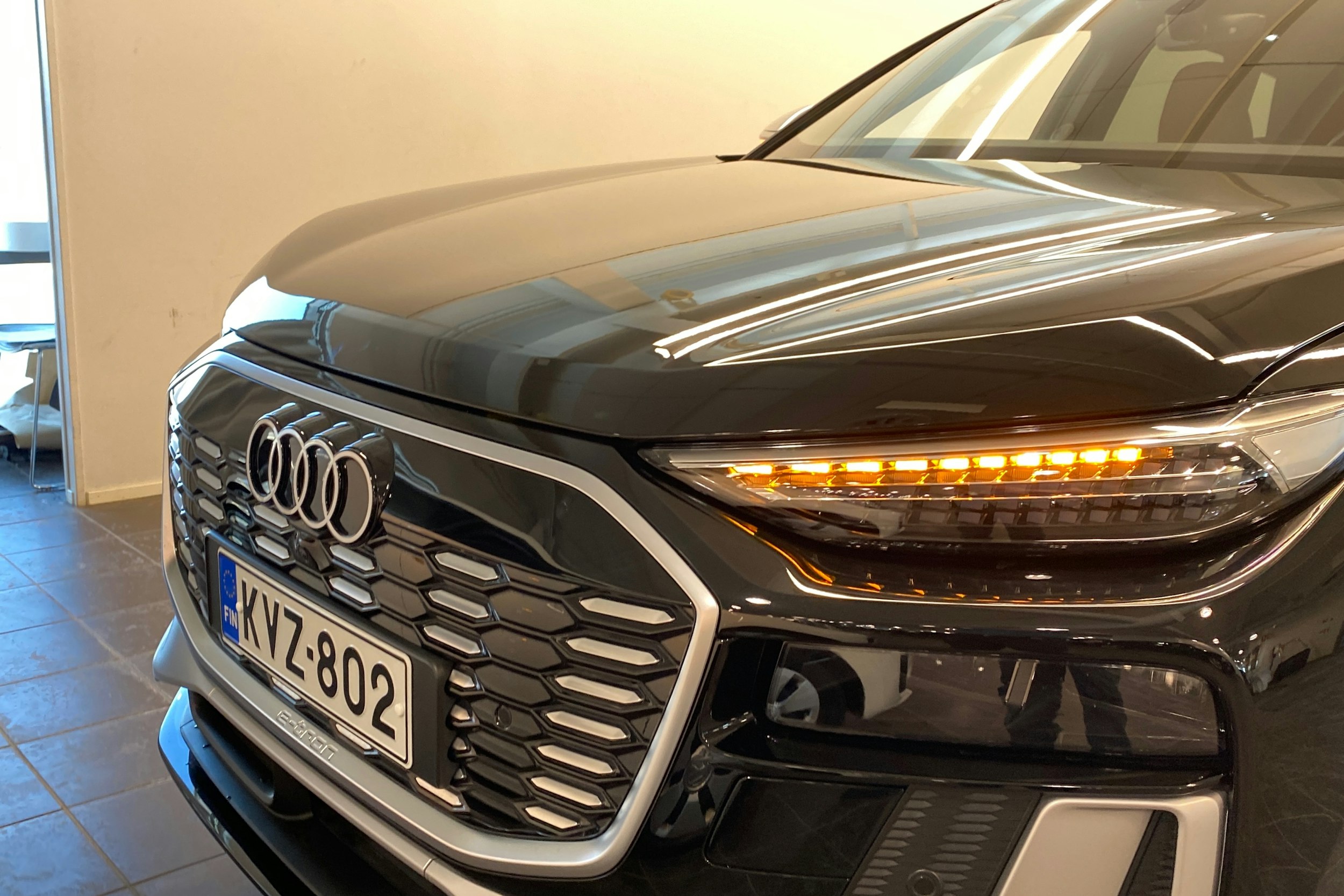 Musta Audi SQ6 e-tron 2025 kuva 35.