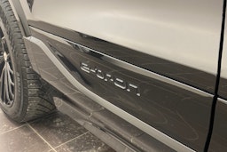 Musta Audi SQ6 e-tron 2025 kuva 39.